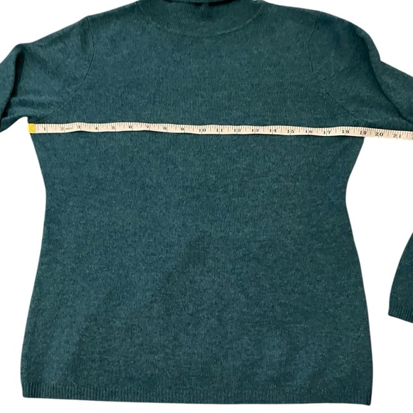 Cashmere Charter Club Luxury Turtleneck Sweater Size Medium - Picture 2 of 8